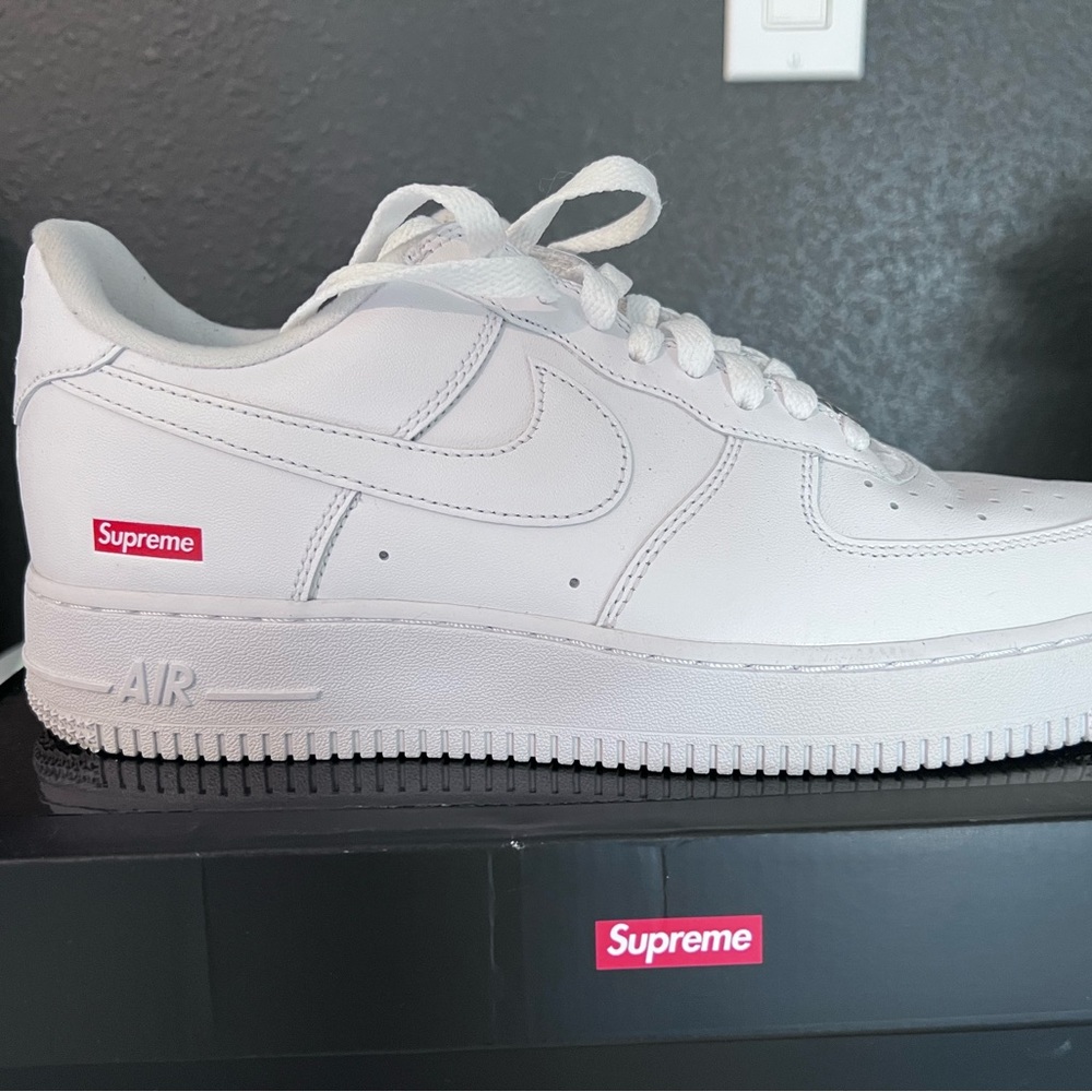 Nike Air Force 1 Low
Supreme
